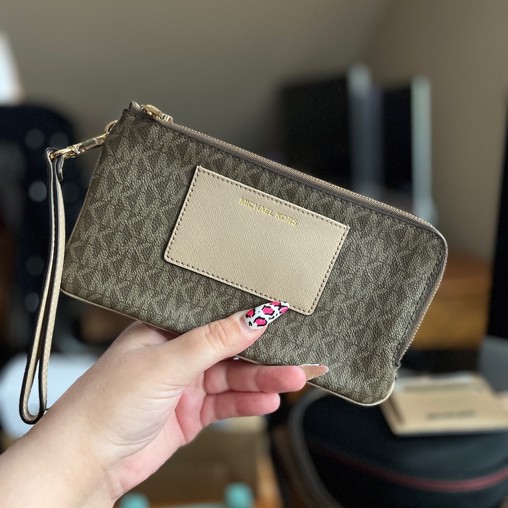 Michael kors zippered Brown and tan 2 zippered wallet/wristlet - Picture 2 of 16